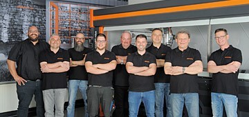 ЗА К УЛИСАМИ