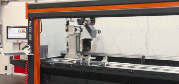 Progetto pilota di successo con Bosch Rexroth AG: elumatec AG rende possibile un percorso snello e veloce verso la produzione automatizzata