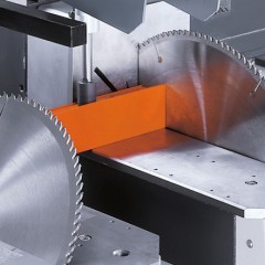 Aluminium profielen DG 142 XL 02. Dubbele verstekzaagmachine DG 142 XL elumatec